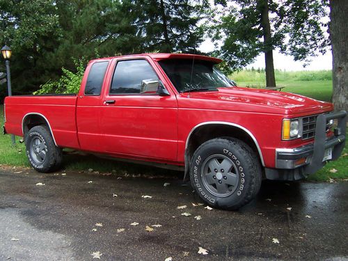 Chevy 1988 s10 4 wheel drive,  4.3 v6 engine, auto transmision, red,