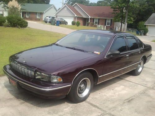 1995 chevrolet caprice classic, 4.3 liters. burgundy, very good condition.
