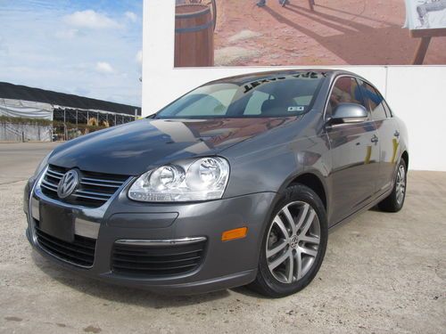 2006 vw jetta tdi ,  leather , sunroof , clean carfax , service completed