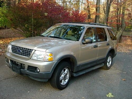 2003 4door ford explorer xlt 4x4, tired row lether seats
