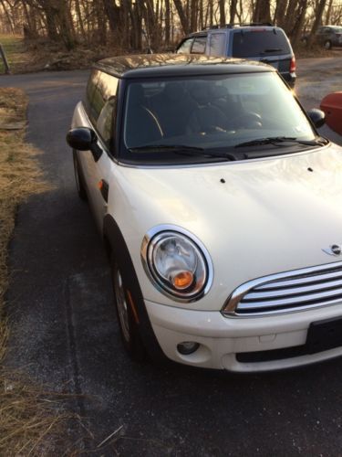 2009 mini cooper, white with black interior, 6 speed, heated seats,air, 55445mil