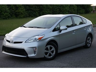 7-days *no reserve*'12 toyota prius hybrid 1-owner off lease best mpg/great deal