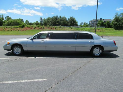 2001 lincoln towncar executive series limousine silver leather cd dvd tv loaded