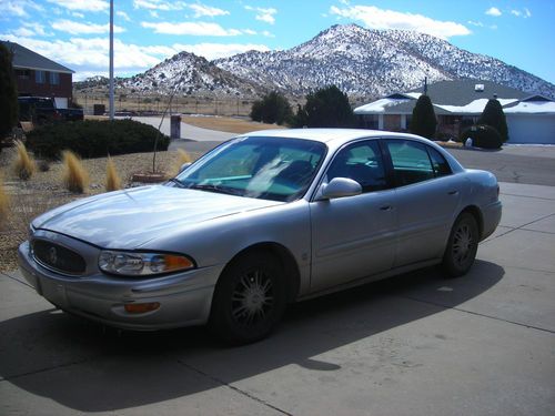 Buick lesabre 02' silver 66,000k miles only! 4 door leather seats