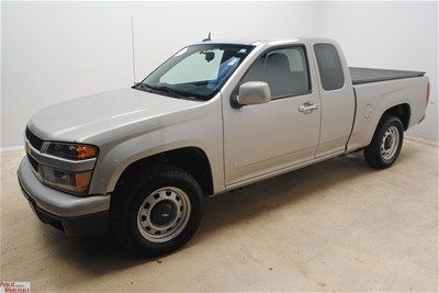 09 chevy colorado work truck 2.9l manual, new tires