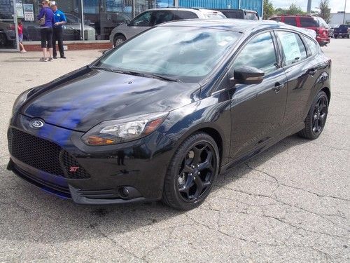 Brand new 2013 ford focus st hatchback custom paint and wheels, loaded!