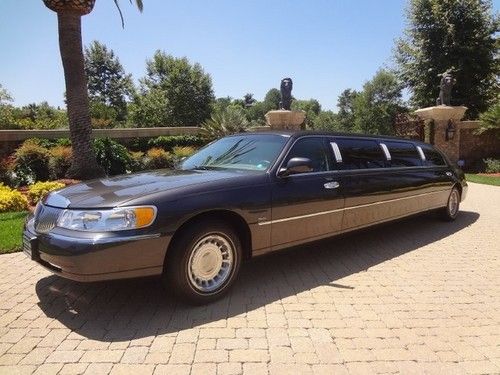 2000 lincoln limo towncar *1 owner*privately owned* only 35000 miles*likenew