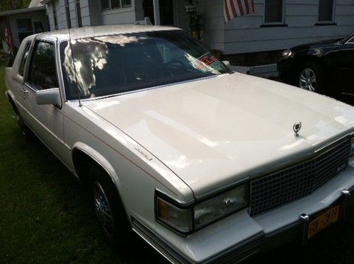 Cadillac coupe deville 1988 gold key edition