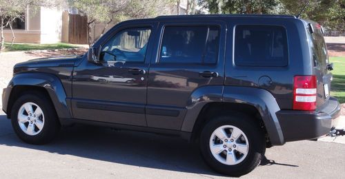 2011 jeep liberty 43k, clear title, new tires, private party, fly and drive phx