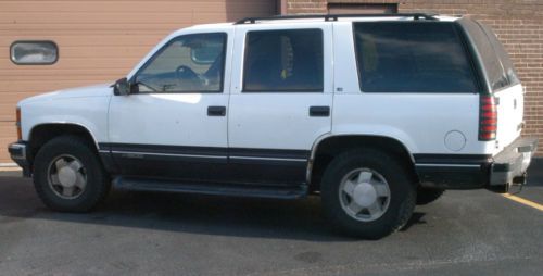 1996 chevrolet tahoe ls 4 door 4wd white, clean