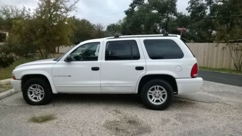 Dodge durango 2001, automatic,8 cyl. engine 4.7 3rd row seats, 2k miles only