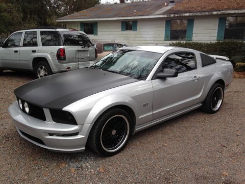 2006 ford mustang gt 4.6l auto , black leather , lots of new items