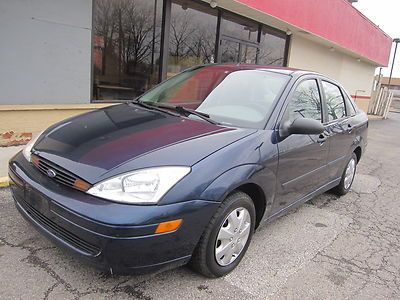 2001 ford focus se 4door auto,gas saver ,looks and runs great