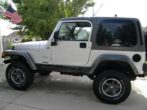 2004 jeep wrangler columbia edition w/lots of upgrades