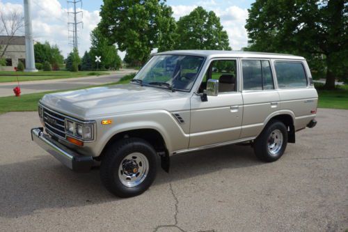 1988 toyota land cruiser 4x4, fj62 excellent condition, ready to show or drive!