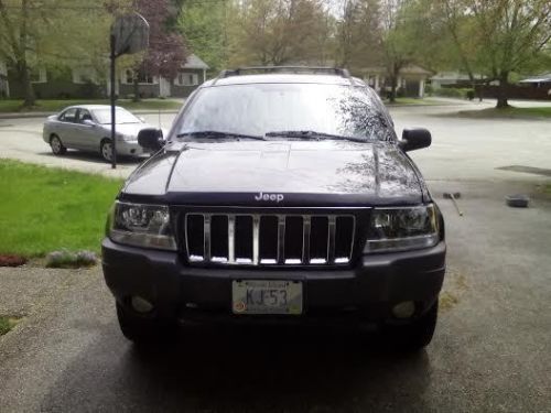 Black 2004 jeep in excellent condition