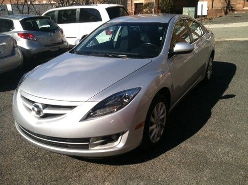 2012 mazda 6 touring v4 2.5l only 18k the car must go no reserve !!