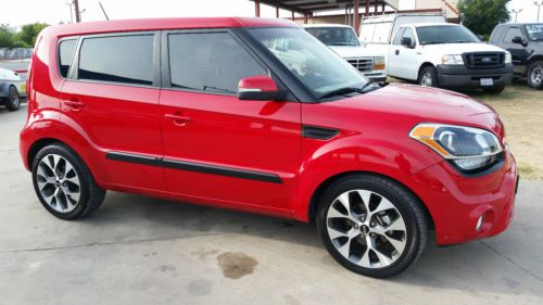 Loaded up kia soul all options. leather. navigation. moonroof. factory warranty