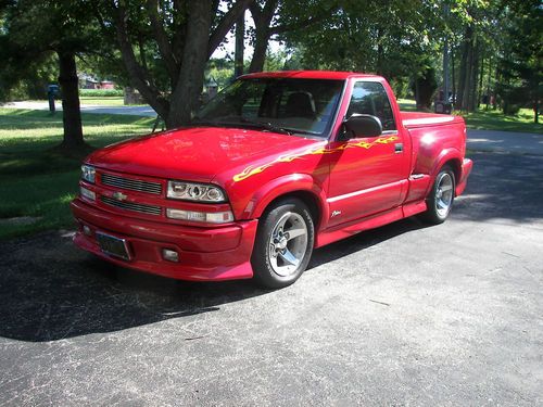 2003 chevy s10 extreme turbo red/gray