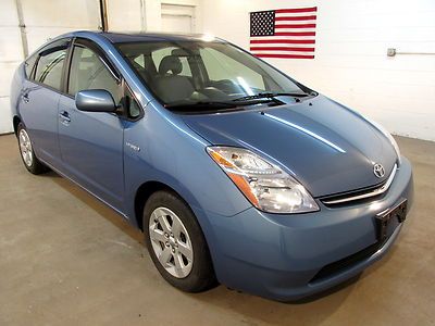Beautiful &amp; excellent condition low miles prius 50mpg!  clean &amp; clear title