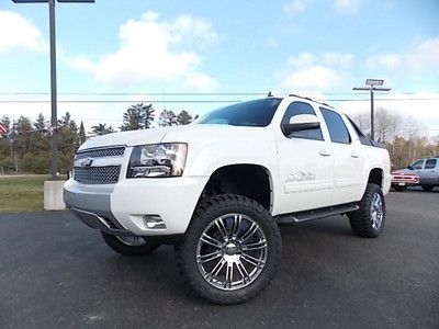2011 cherolet avalanche 4x4 6" bds lift 22" chrome wheels roof dvd heated seats