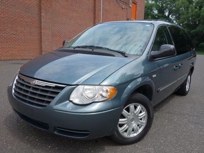 Chrysler town &amp; country touring stow-n-go seats navigation tv dvd no reserve