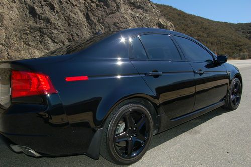 2005 acura tl-- *fully loaded* black custom. low mileage. great condition.