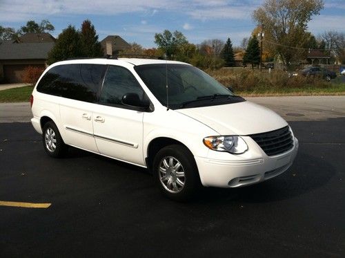 2005 chrysler town and country swatgo,