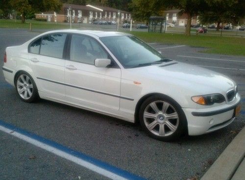 Very nice , 2002 white bmw,325i, good condition,