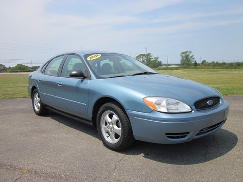 Super low miles 2006 taurus - outstanding condition - 49,0000 miles
