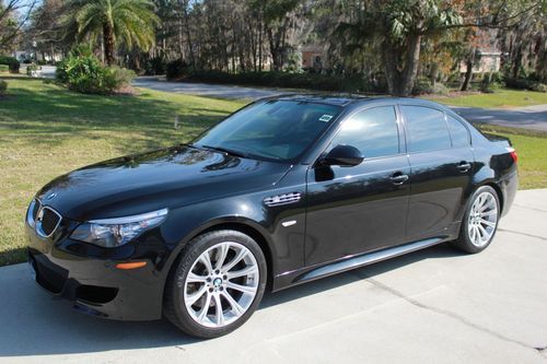 2010 bmw m5 - 500hp v10 -6 speed - low miles - fully loaded - factory warranty