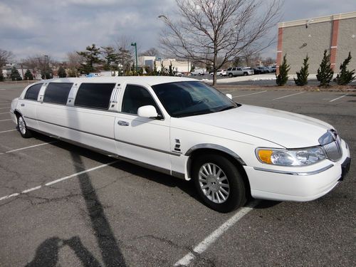 2000 lincoln town car white strecth limousine  8 passenger