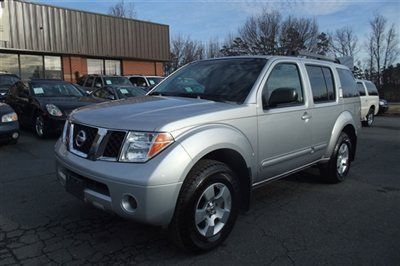 2006 nissan pathfinder,four wheel drive,3rd seat,cd player,low miles,only 74k mi