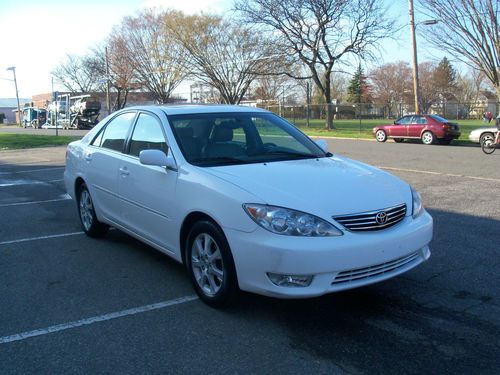 2005 toyota camry xle sedan 4-door 2.4l 102k mls loaded well maintained