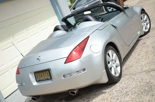 2004 nissan 350z enthusiast coupe 2-door 3.5l manual 6 speed convertible