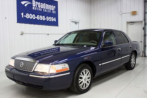 Only 44k miles! leather! ford crown victoria, 1 owner