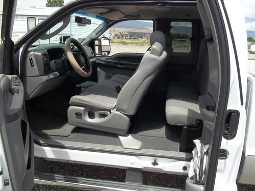 2004 ford f-250 diesel with a 6.0 liter engine low miles 58,466 5th wheel hitch