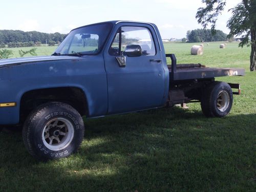 1984 chevy  k 10  4x4 with  dump  flatbed   plow  lights  and undercarriage