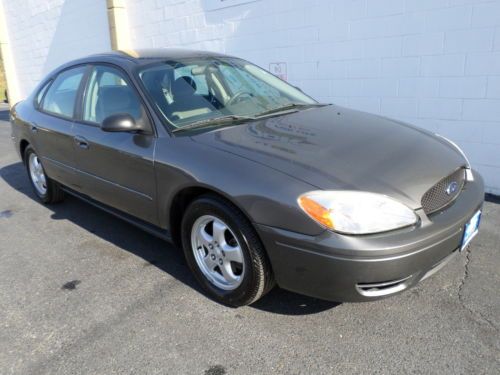 Nice 2005 ford taurus se with 117k miles