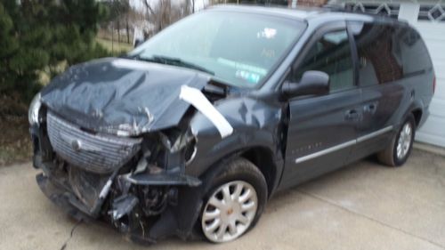 2001 chrysler town and country lxi minivan wrecked