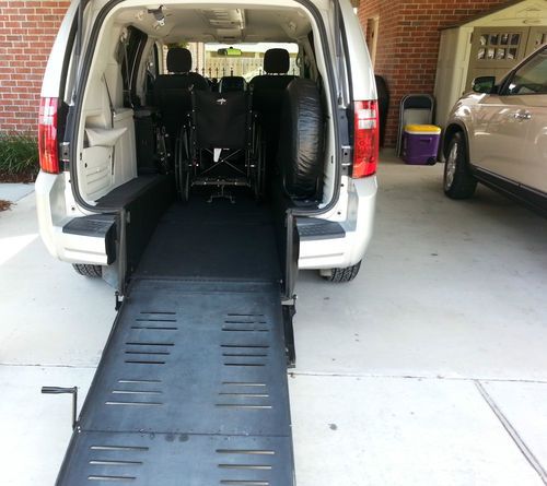 2010 dodge grand caravan braun companionvan wheelchair accessible minivan