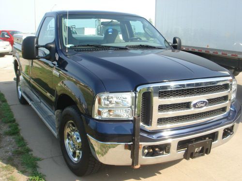 2005 ford super duty f250 4x2 2 door regular cab with tommy gate lic. #8573
