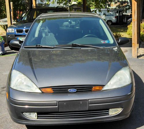 Grey 2002 ford focus zx3 2.0l, great condition, excellent and reliable commuter