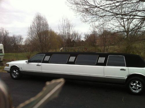 Auction is for a 96 lincoln limousine. excellent condition lots of accessories.