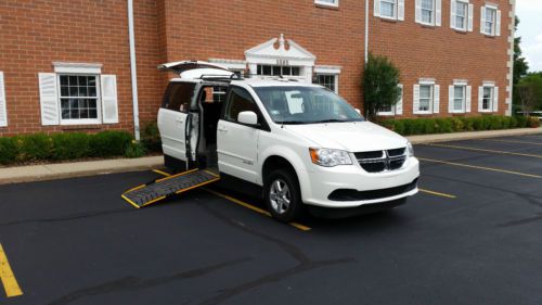 2012 dodge grand caravan sxt wheel chair / handicap ramp van no reserve!