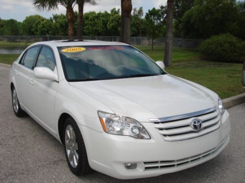 2005 avalon xls with navigation and leather