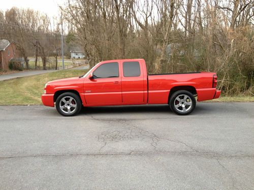 2004 chevrolet silverado ss! 6.0 awd! very nice and clean truck! super sport!