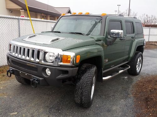 Perfect condition hummer h3 lux in army green