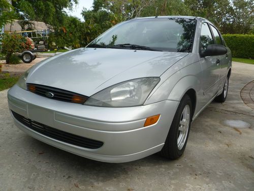 Ford focus se great cond gas saver no reserve