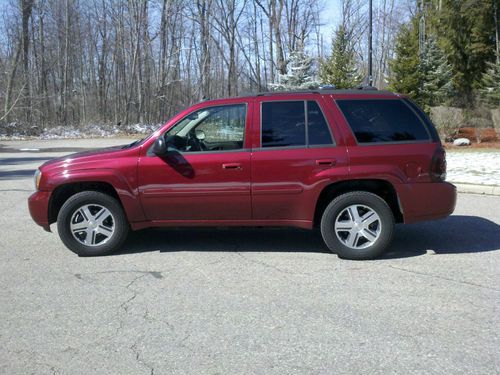 Chevrolet trailblazer 2008 lt 4x4 with only 46,700 miles and one owner vehicle.